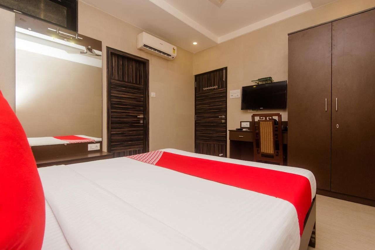 Hotel Oyo 6371 Abrol 3*