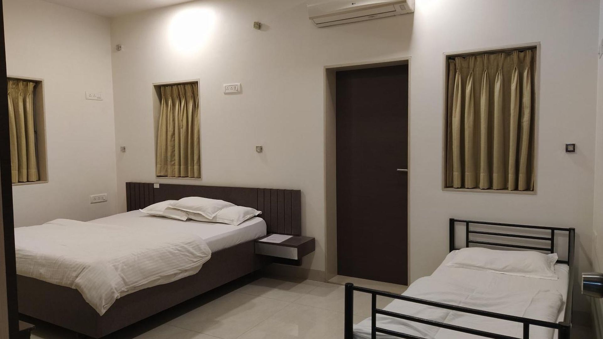 Pals Hotel 2*