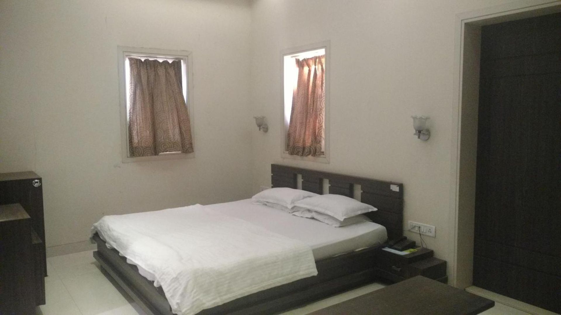 Pals Hotel