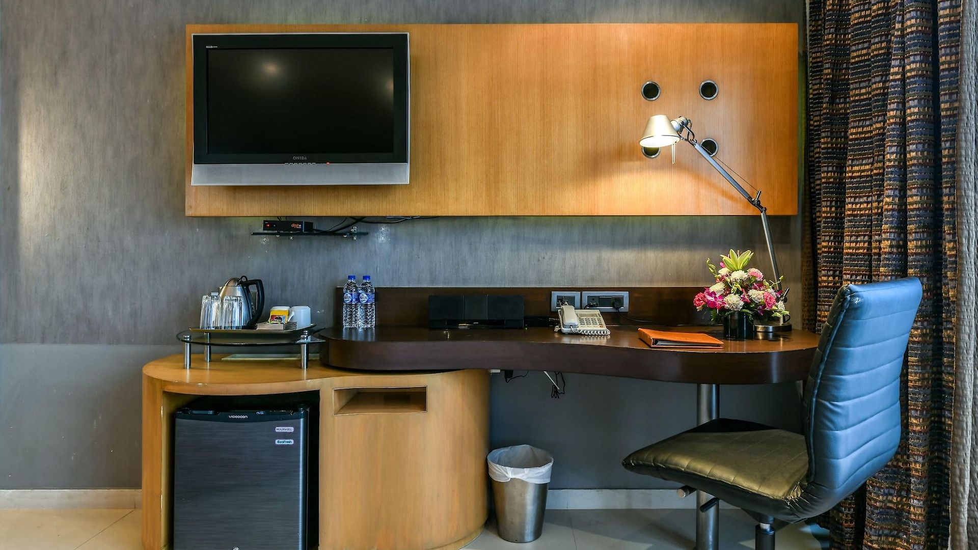 Hotel The Regale By Tunga Mumbai