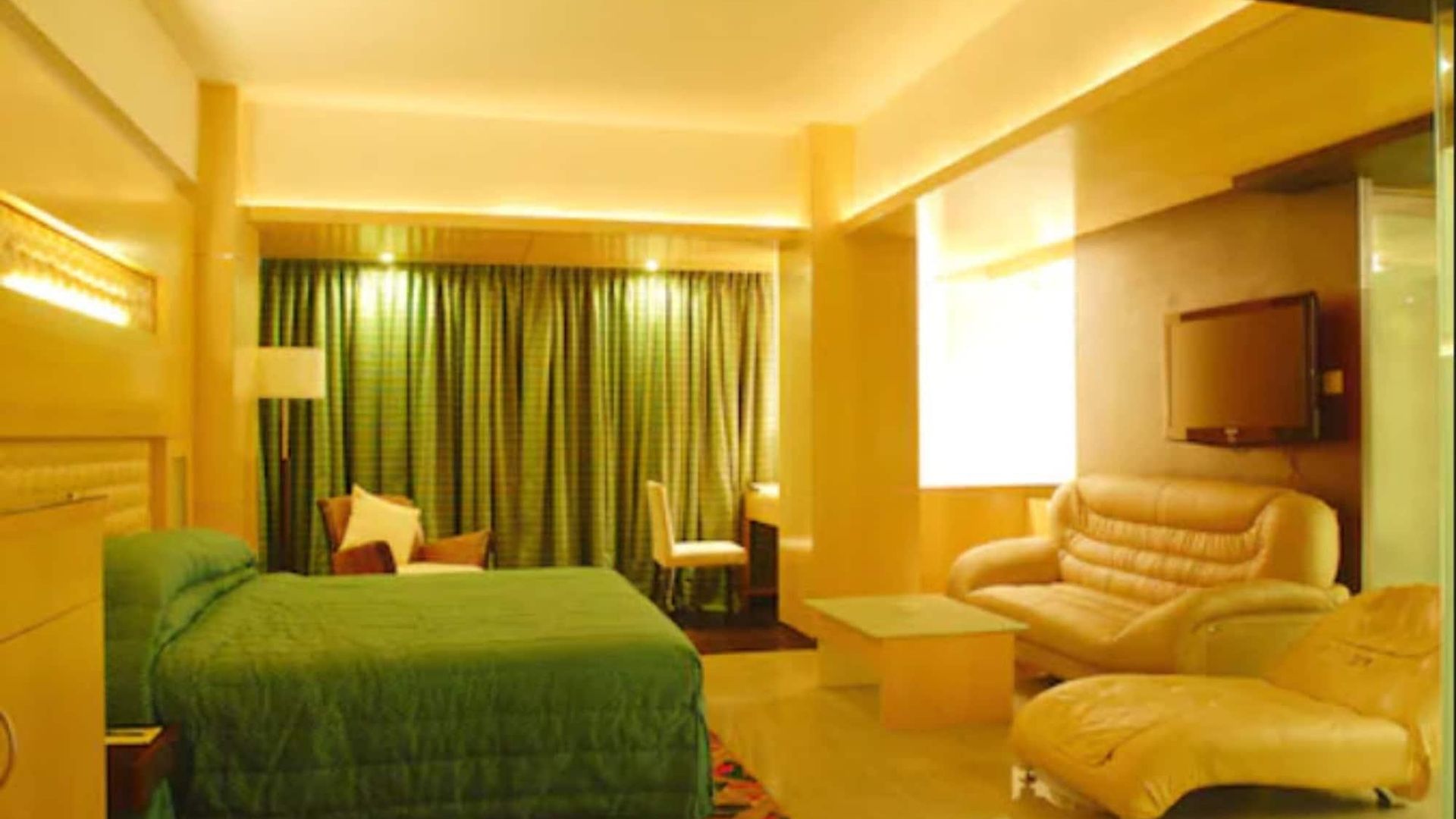 Peninsula Grand Mumbai