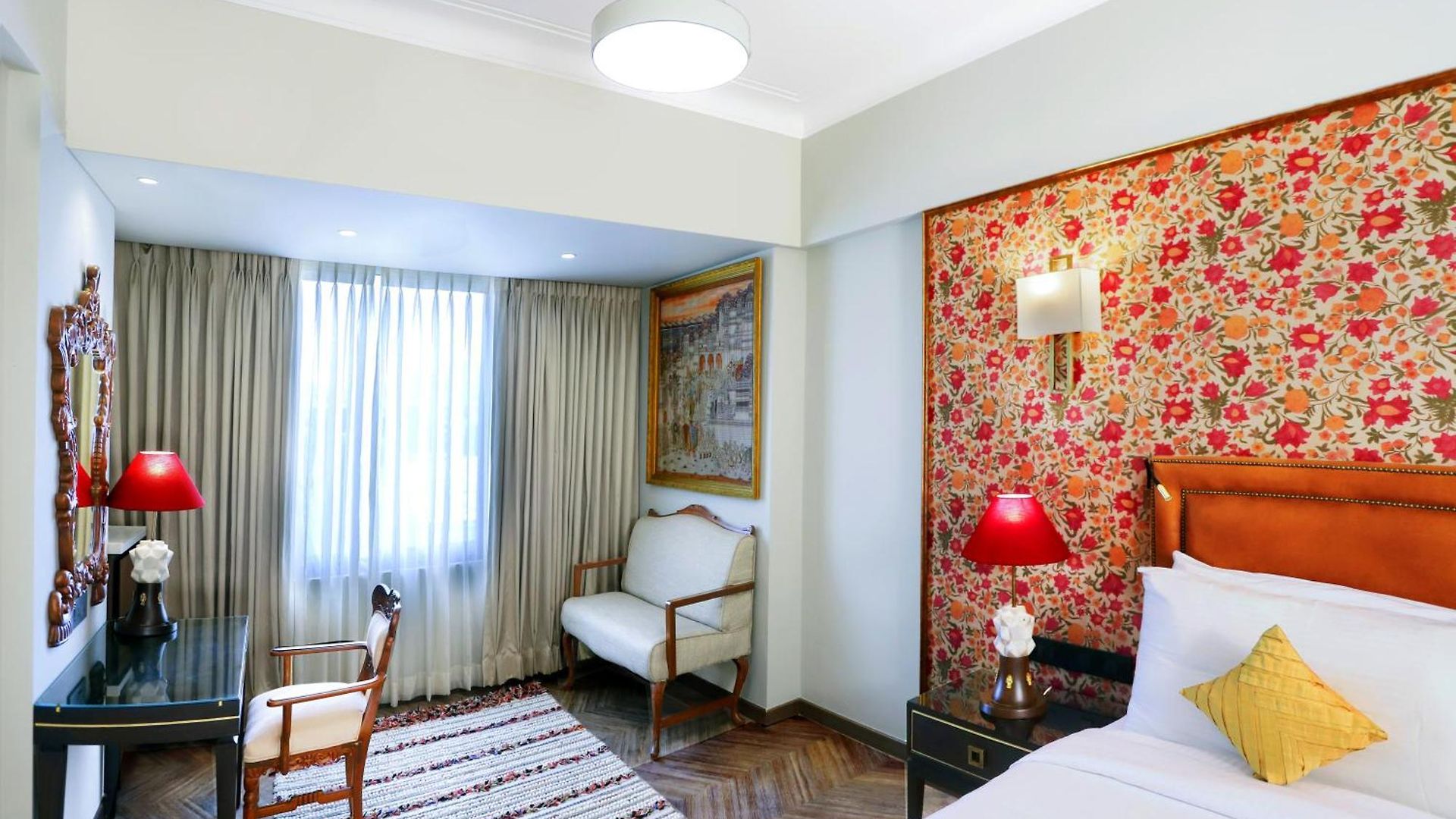 Hotel The Ambassador, Marine Drive, 4*