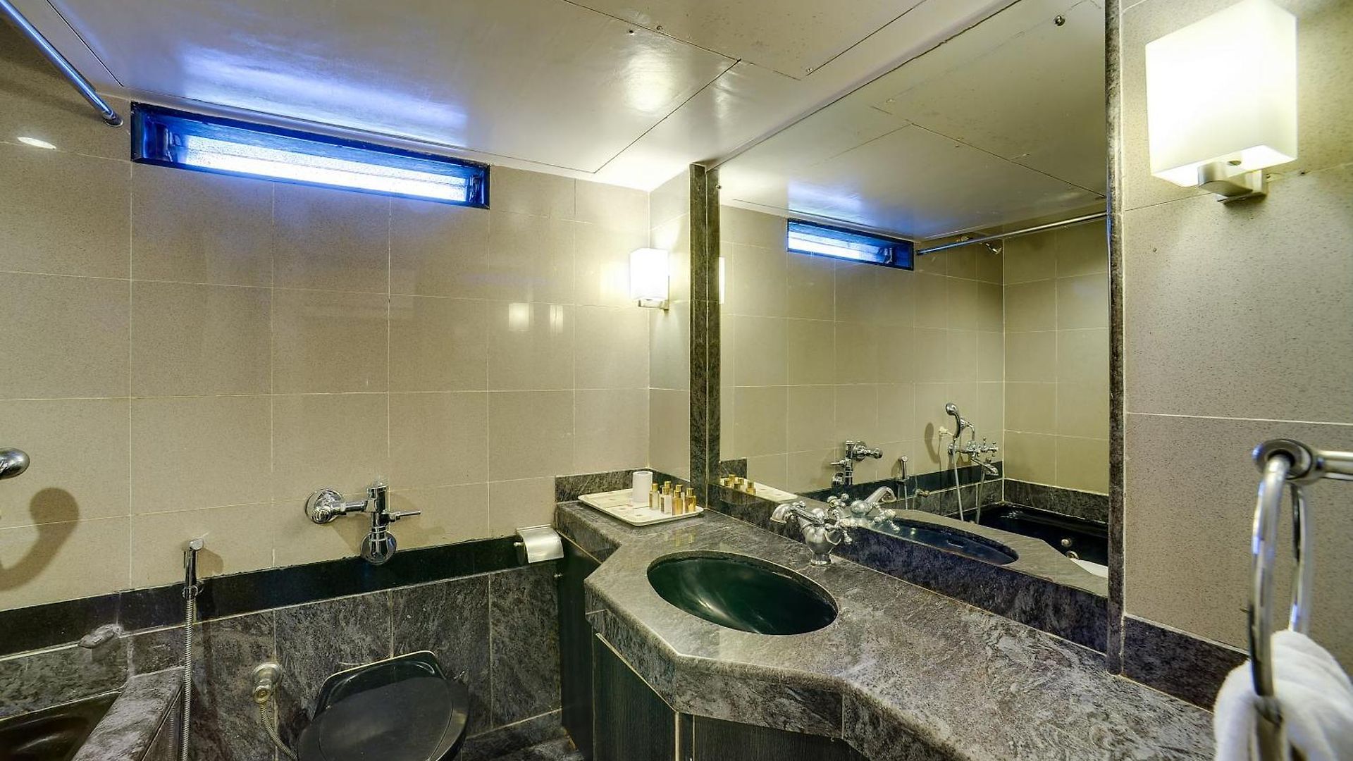 Ramee Guestline Khar Hotel