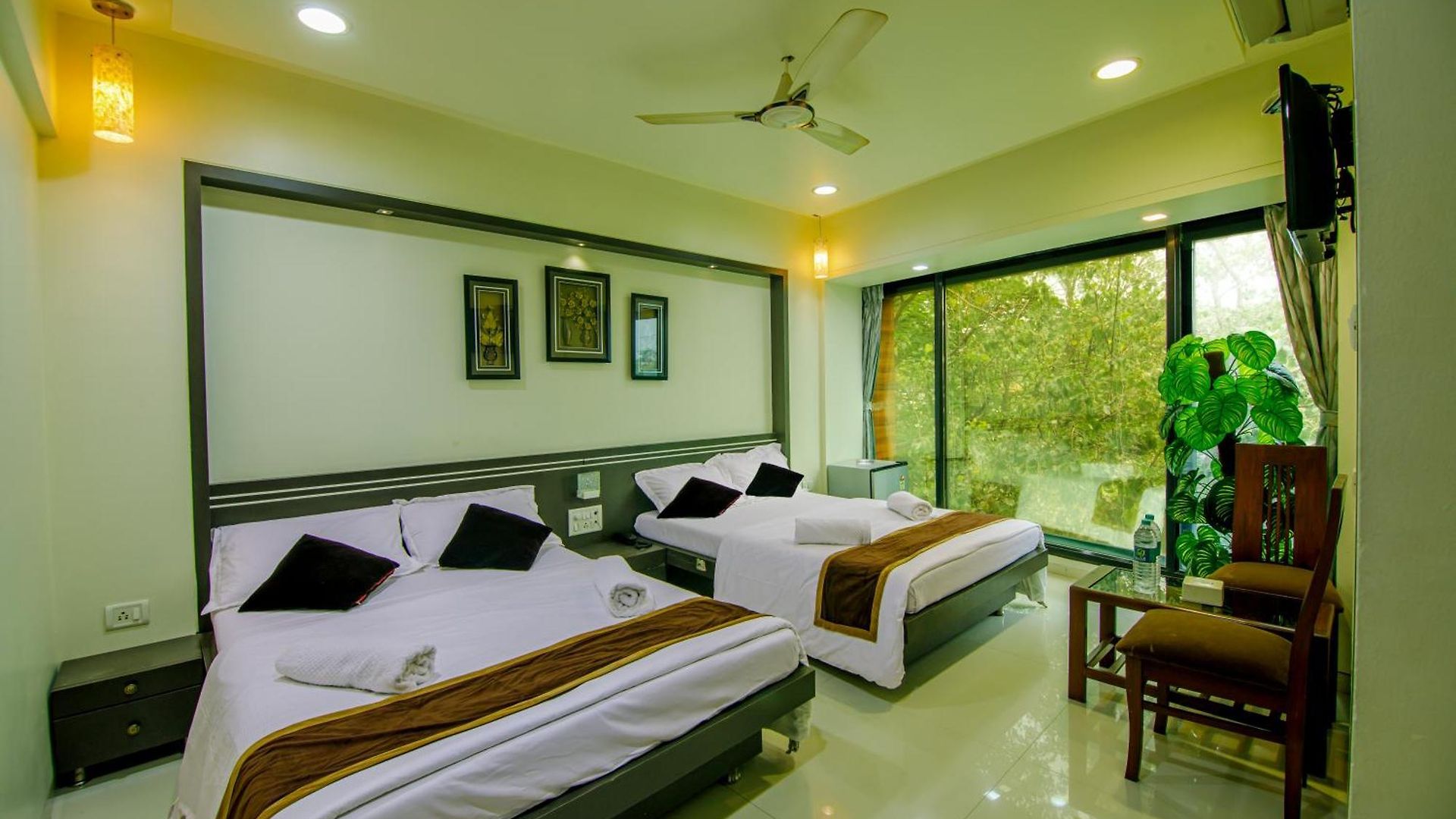 Hotel La Metro Near Bkc 3*