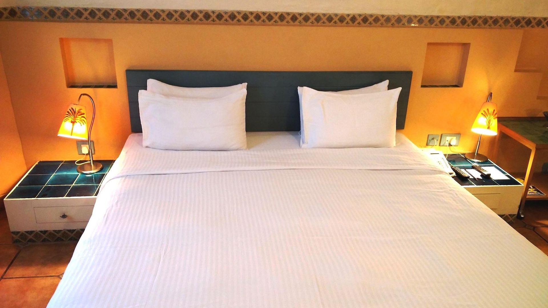 Hotel The Gordon House - Near Gateway Of India