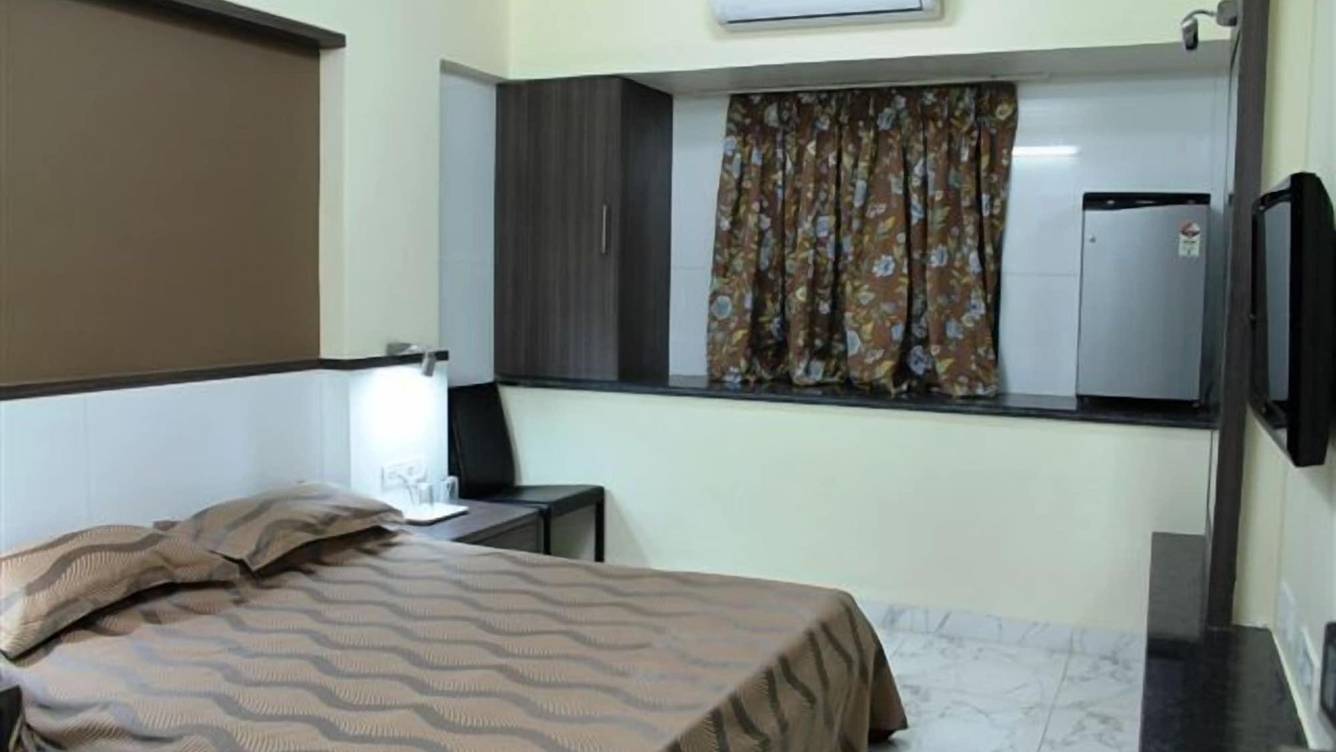 Unicontinental Hotel 2*