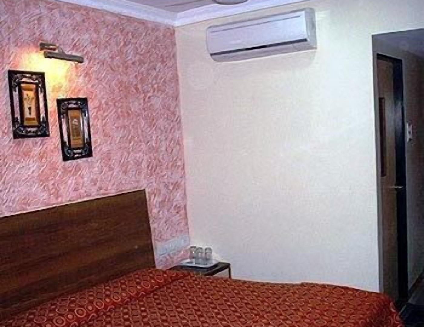 Unicontinental Hotel