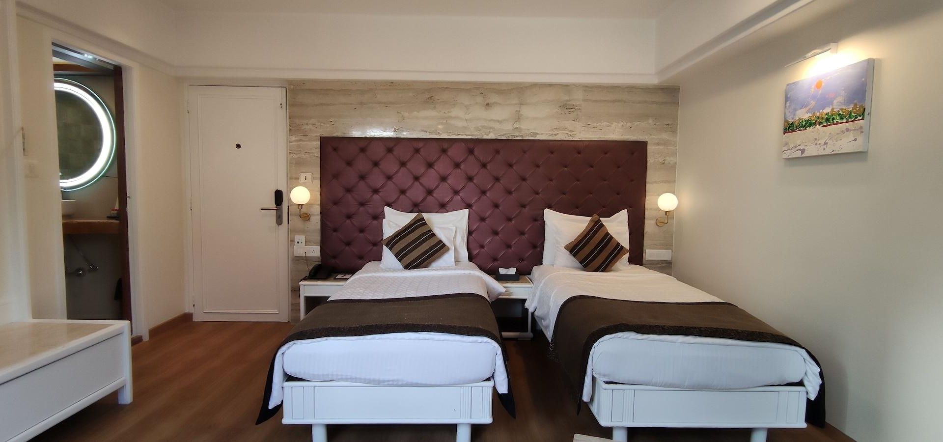 Executive Enclave Hotel 3*