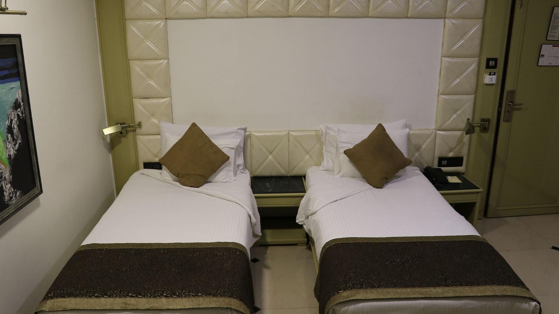 Executive Enclave 3*