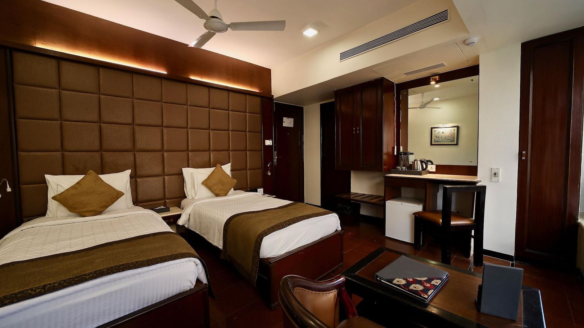 Hotel Executive Enclave 3*