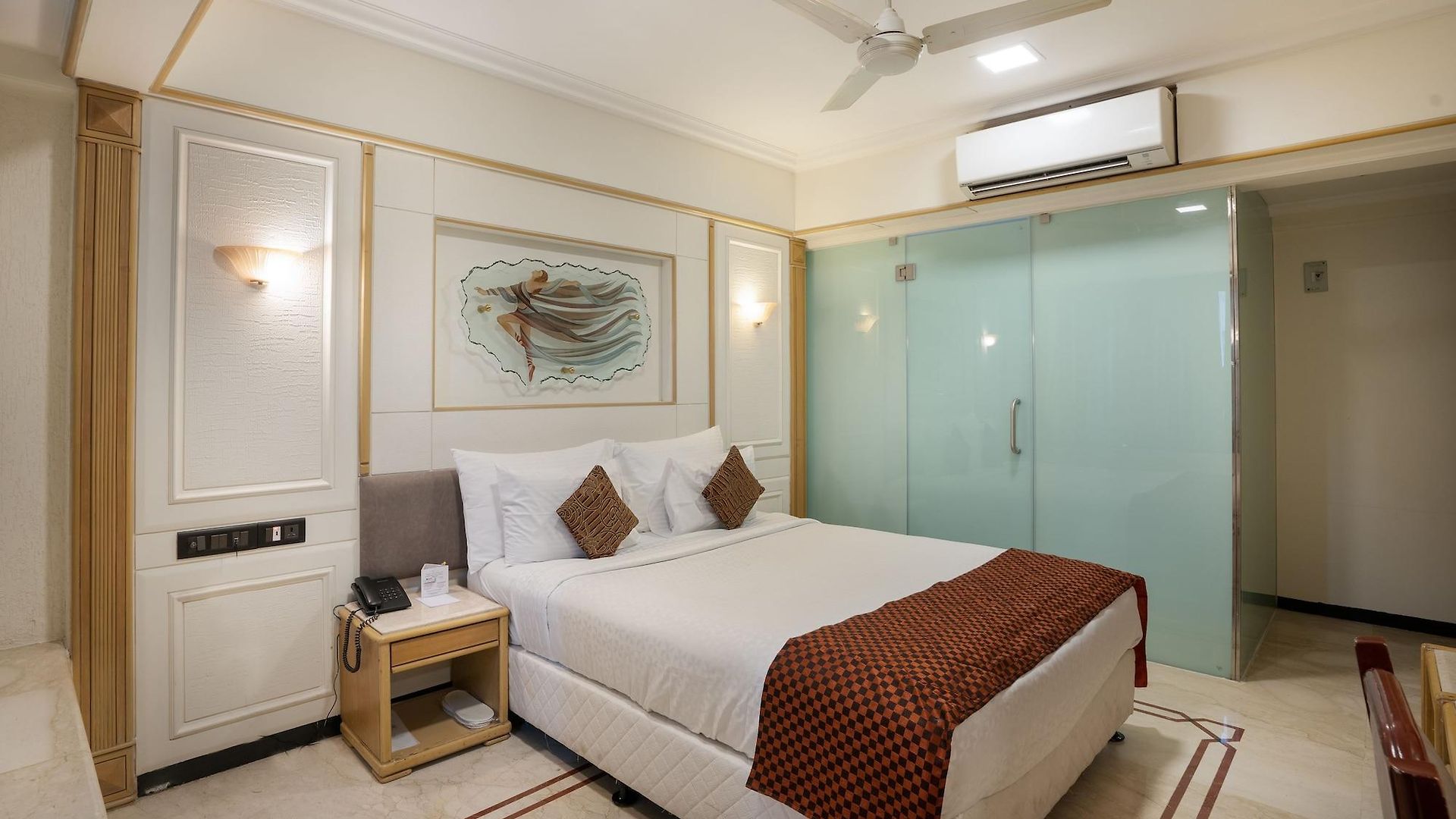 Executive Enclave 3*