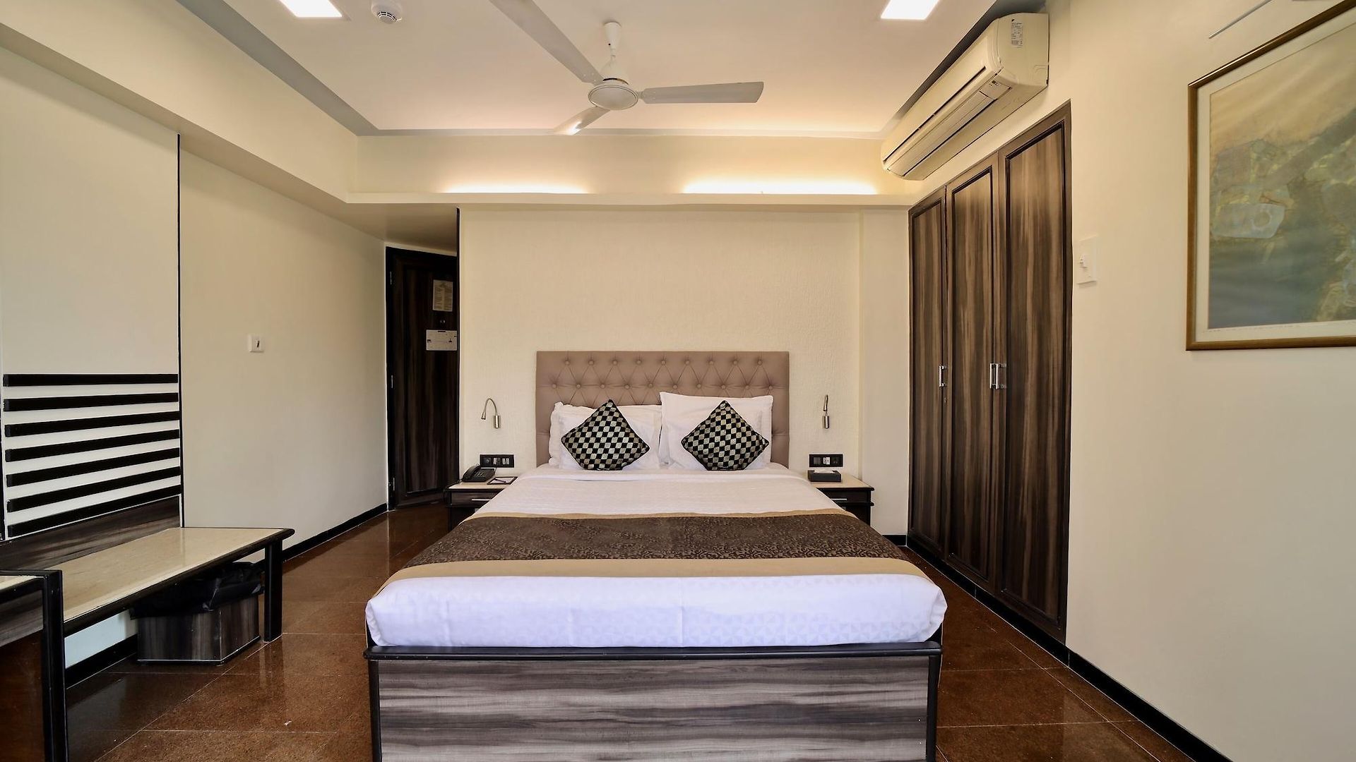 Executive Enclave Hotel