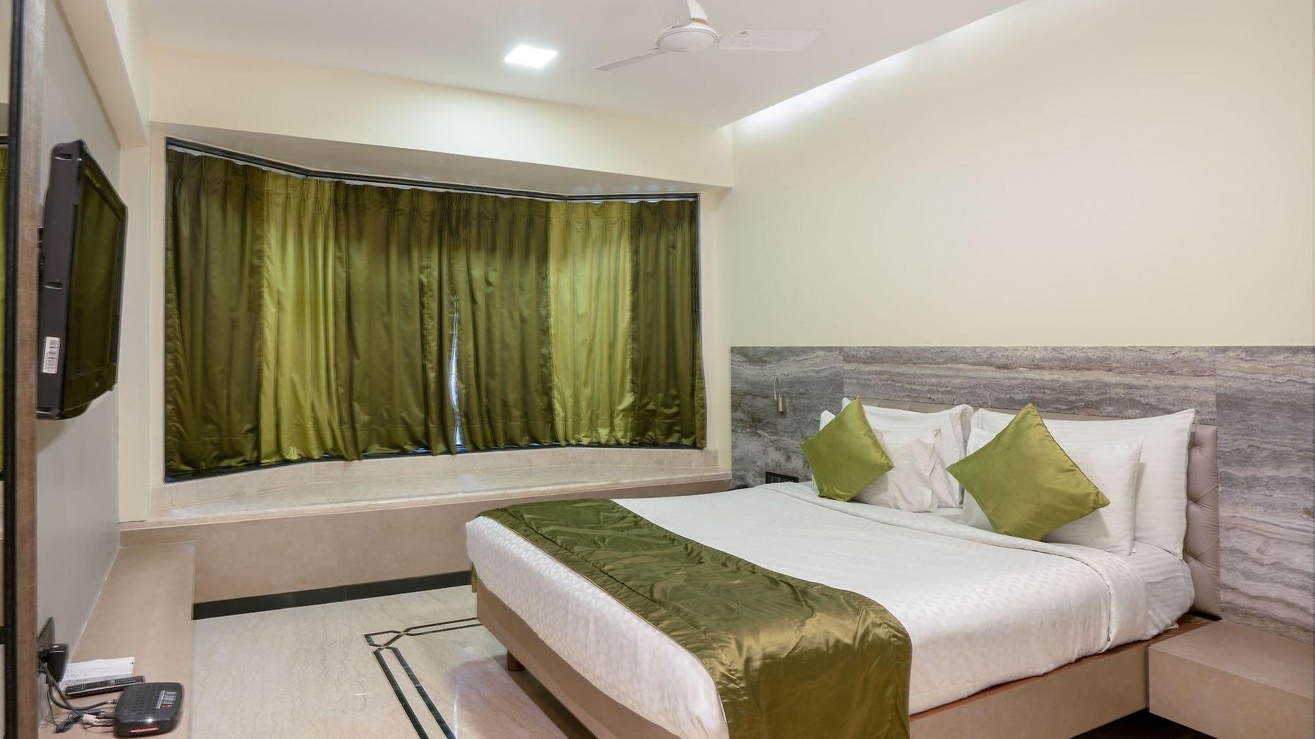 Hotel Executive Enclave 3*