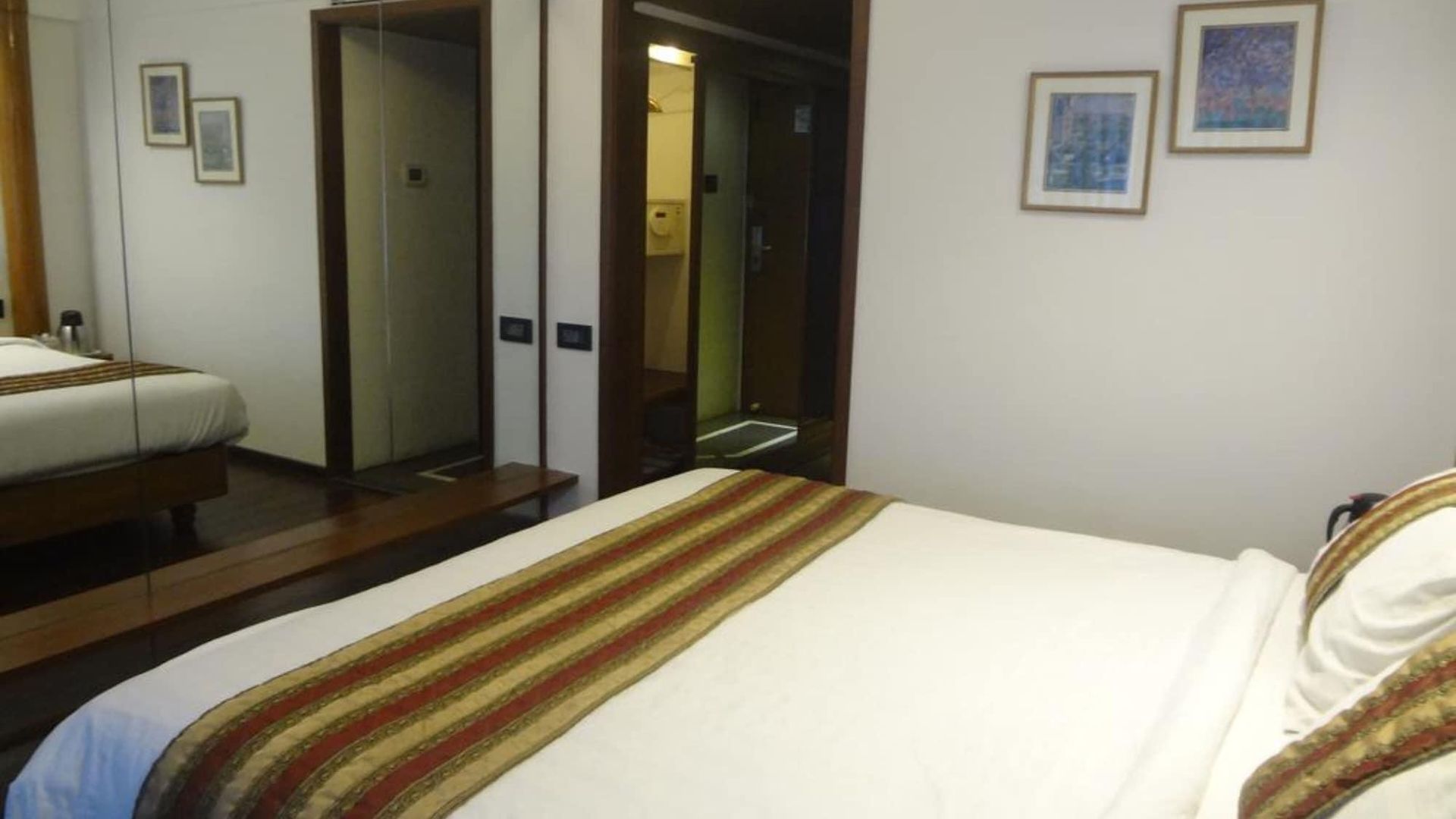 Midtown Pritam Hotel