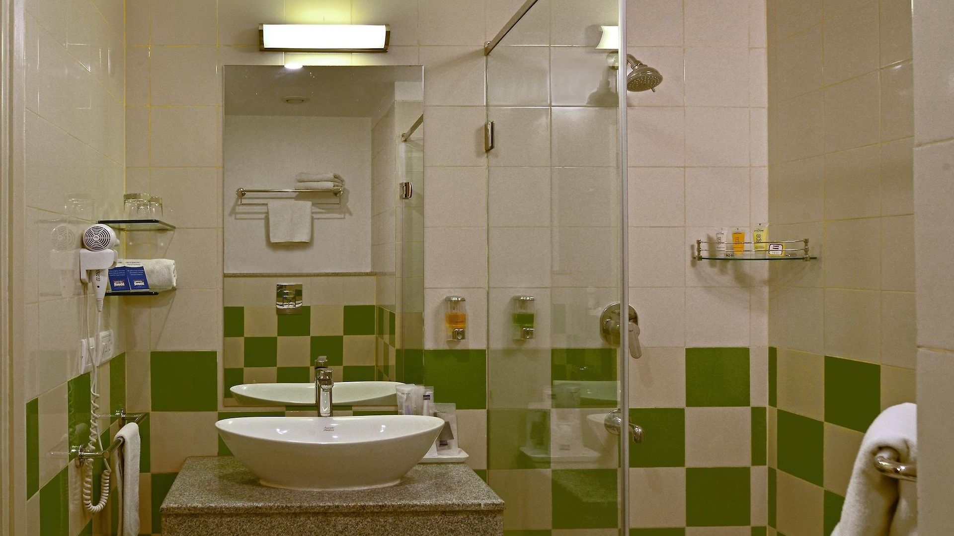 Hotel Lemon Tree Premier, Malad, 4*
