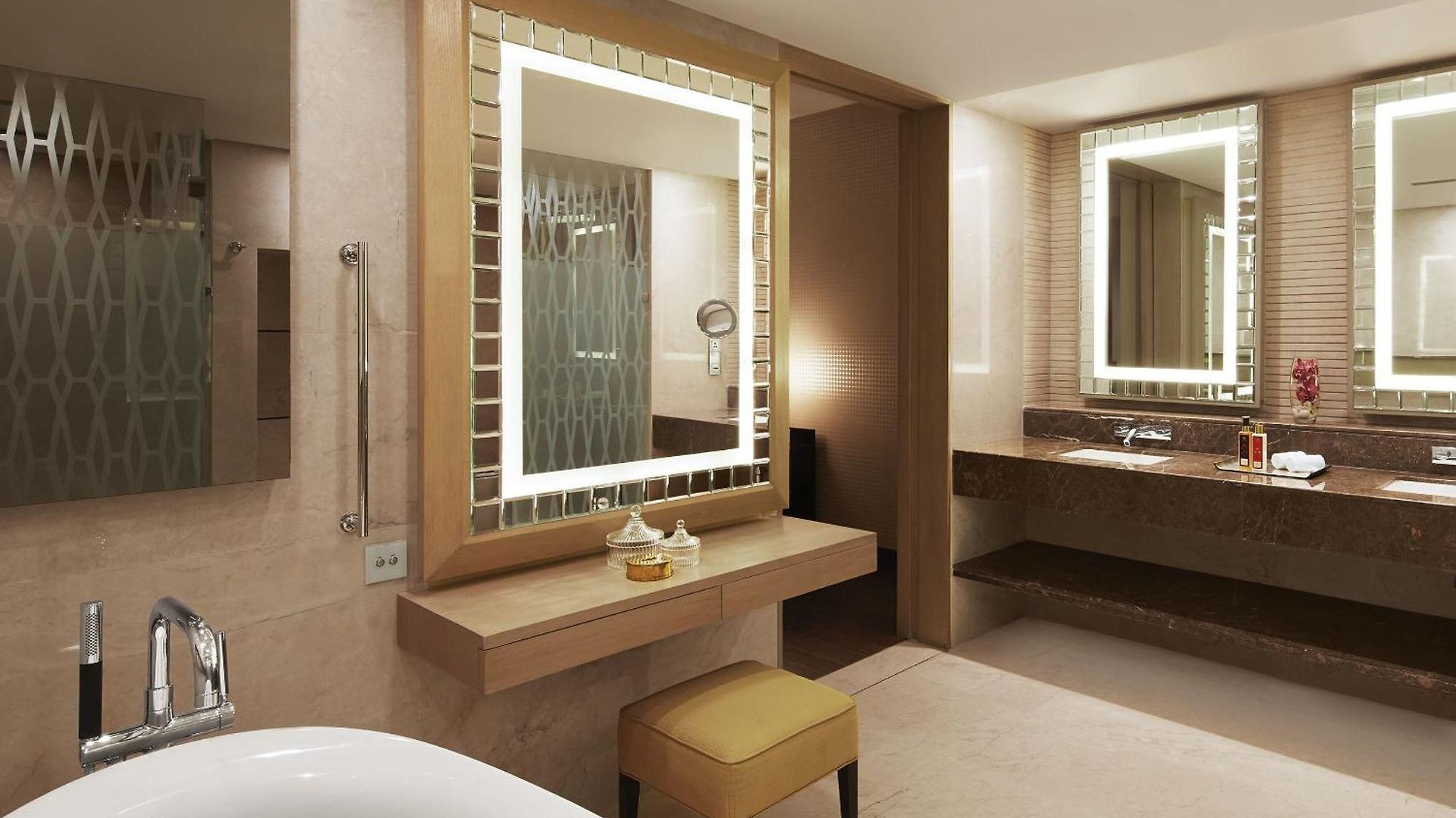 Taj Santacruz Hotel 5*