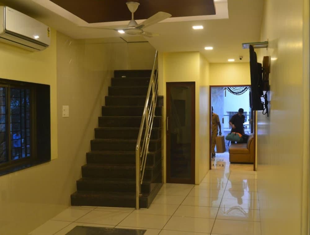Collection O Airport Metro Andheri East Hotel