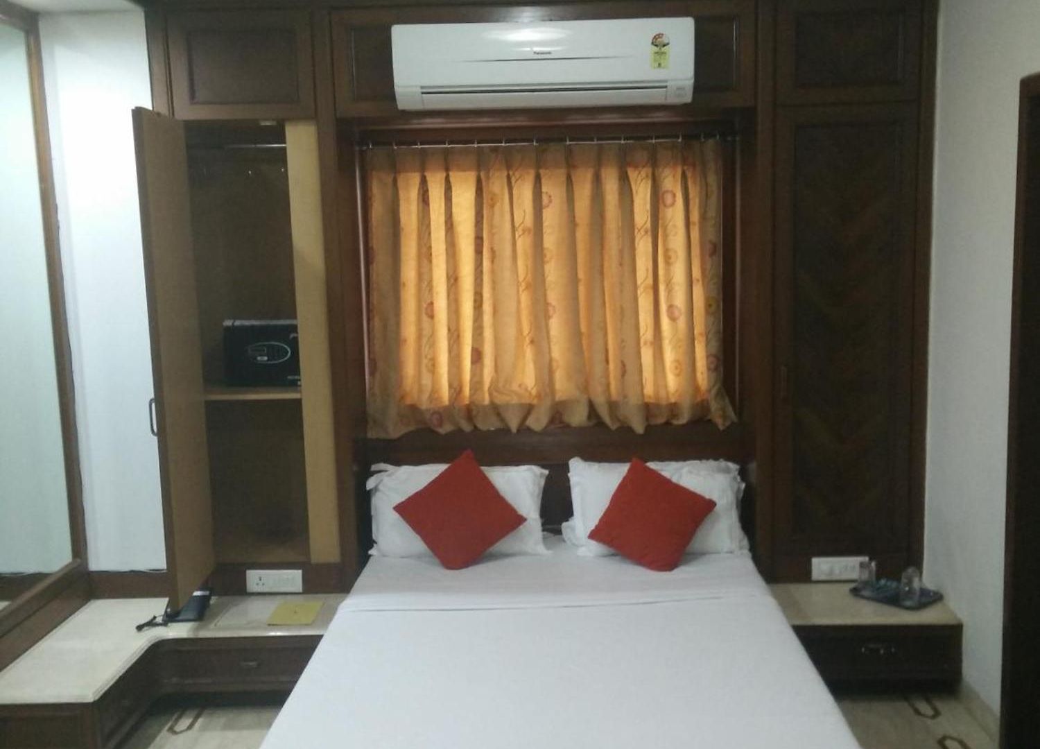 Hotel Hotel, Colaba - A Seafront 3*
