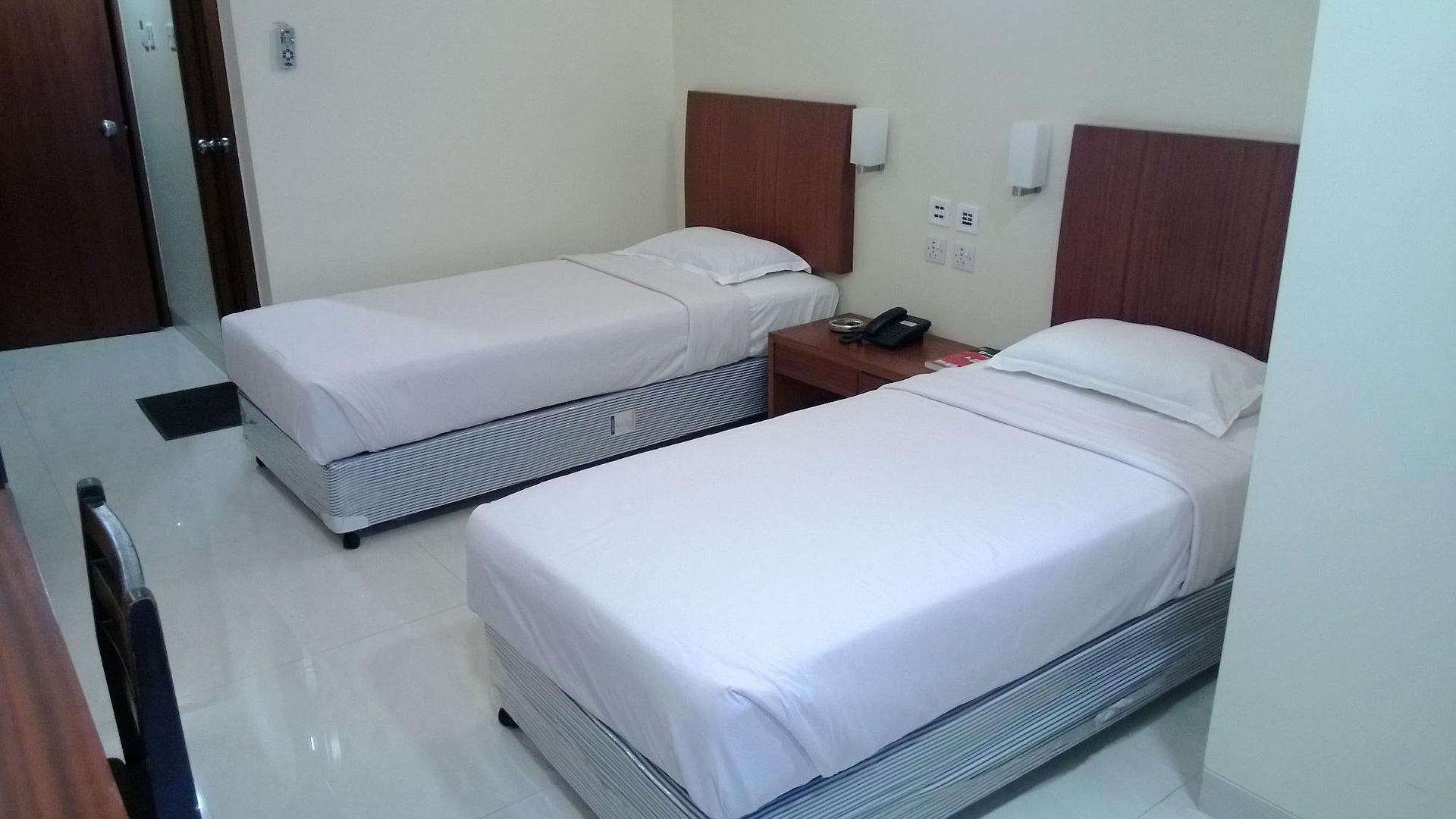 Hotel, Colaba - A Seafront 3*