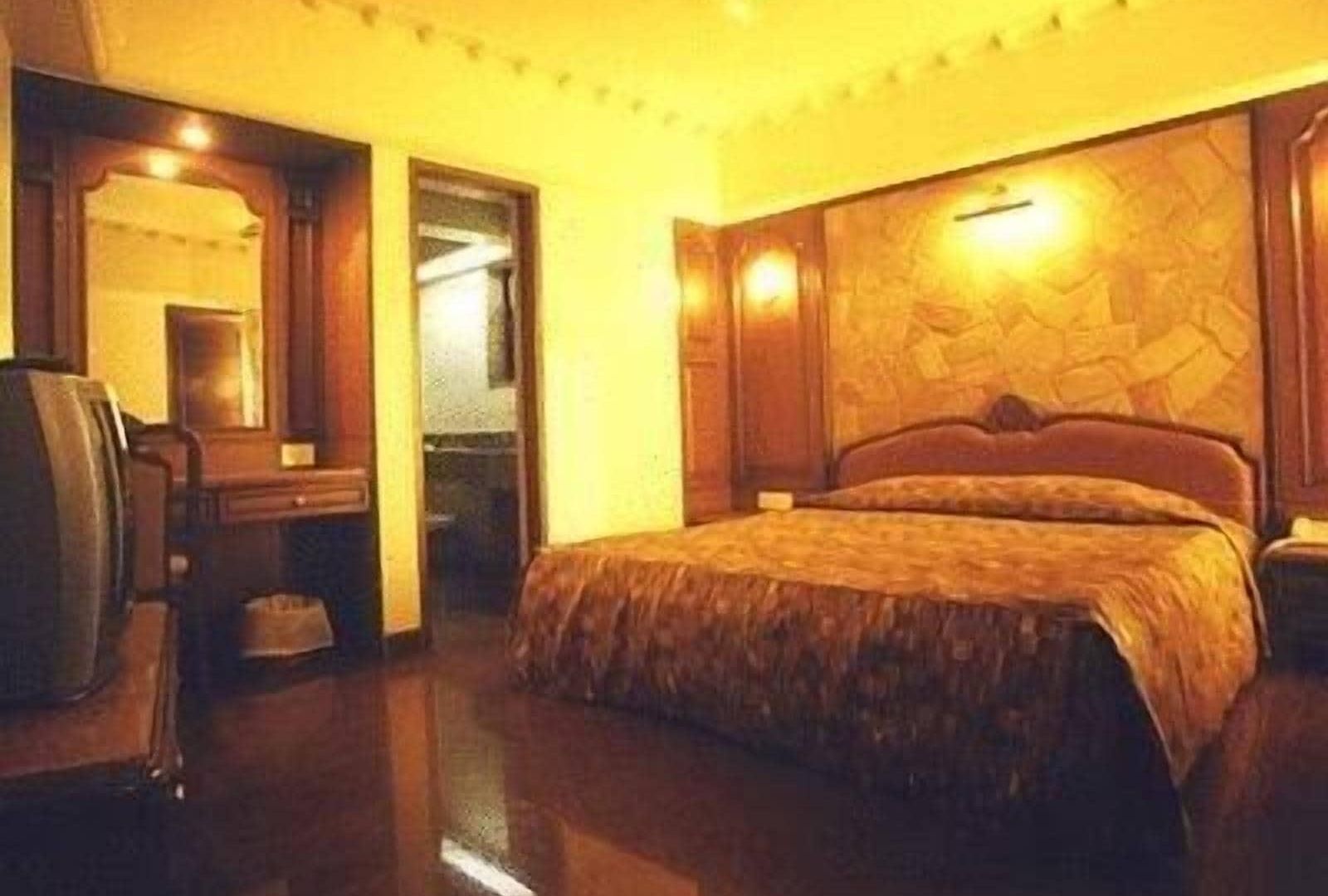 Bloom - Juhu Hotel Mumbai