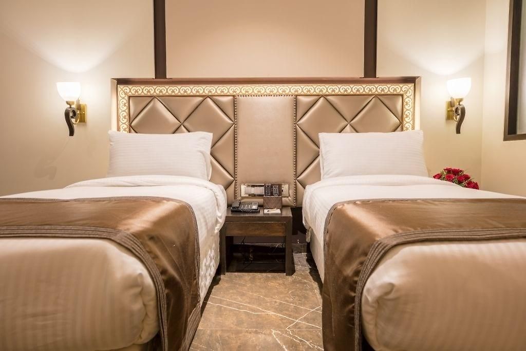Peninsula Redpine Mumbai