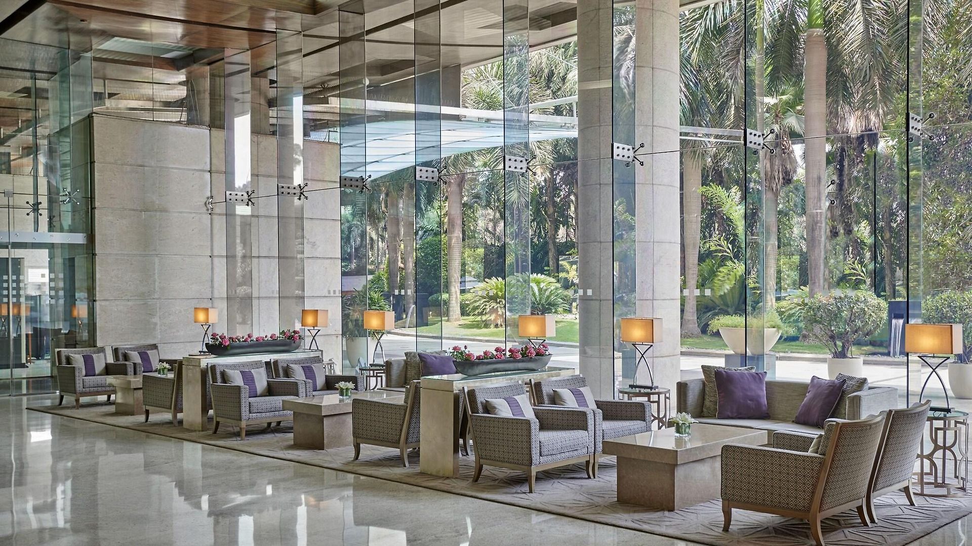Hyatt Regency International Airport 5*