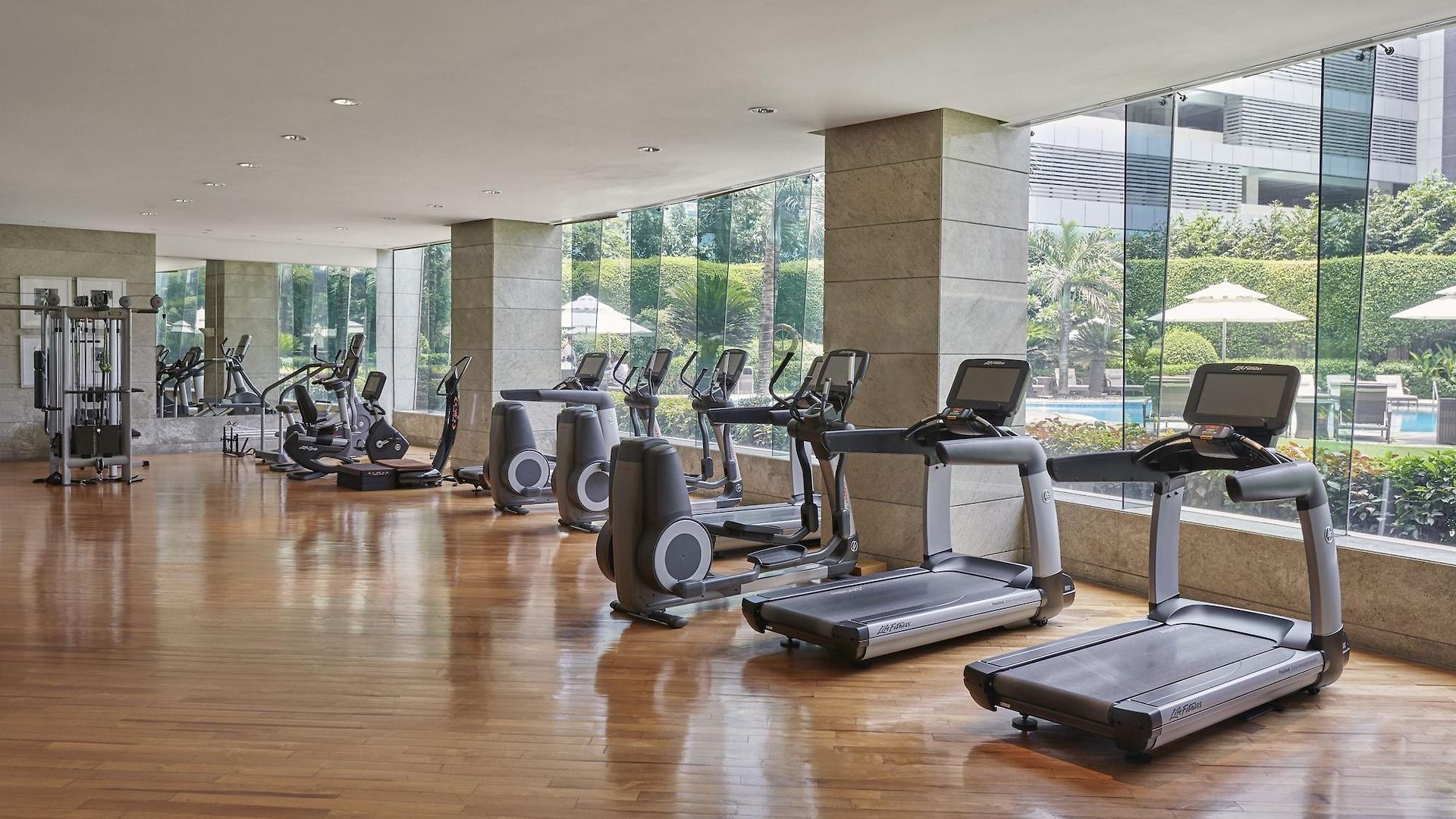Hyatt Regency International Airport 5*
