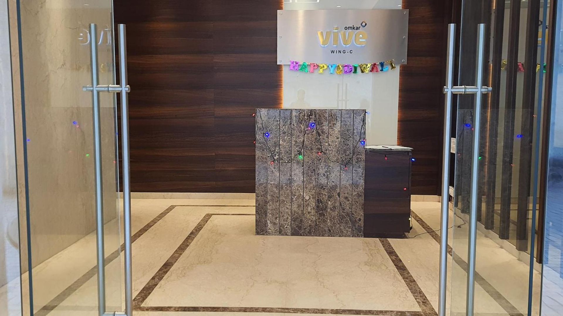 Apartment Osi Bkc Kurla West Mumbai