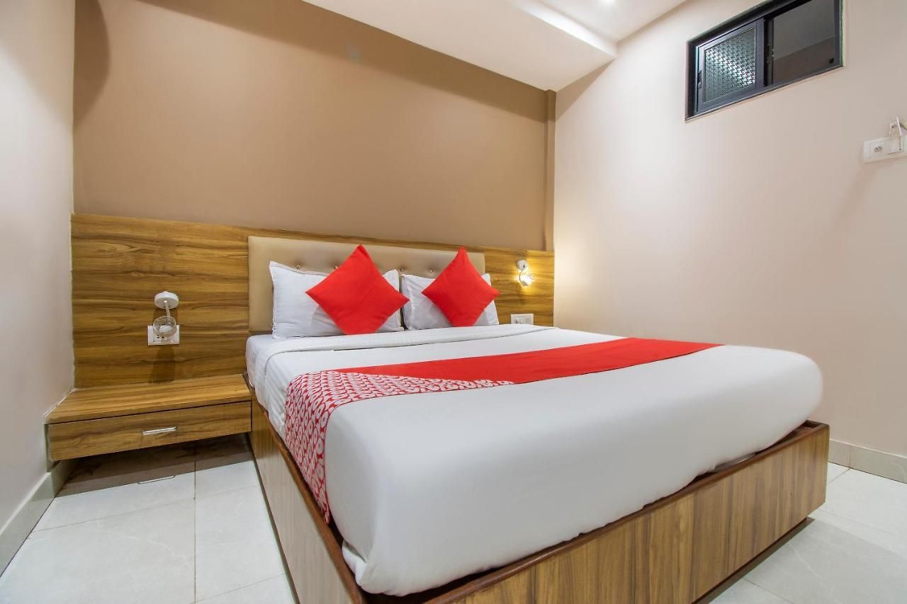 Oyo 69377 Ruby Mumbai