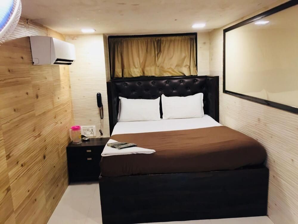 Qamar 2* Mumbai