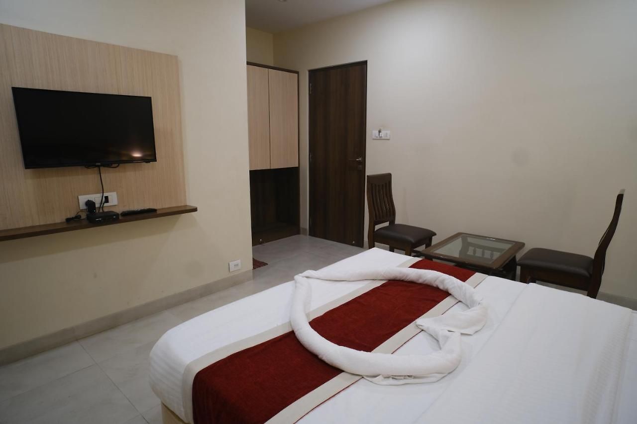 Hotel Fabhotel Saineel