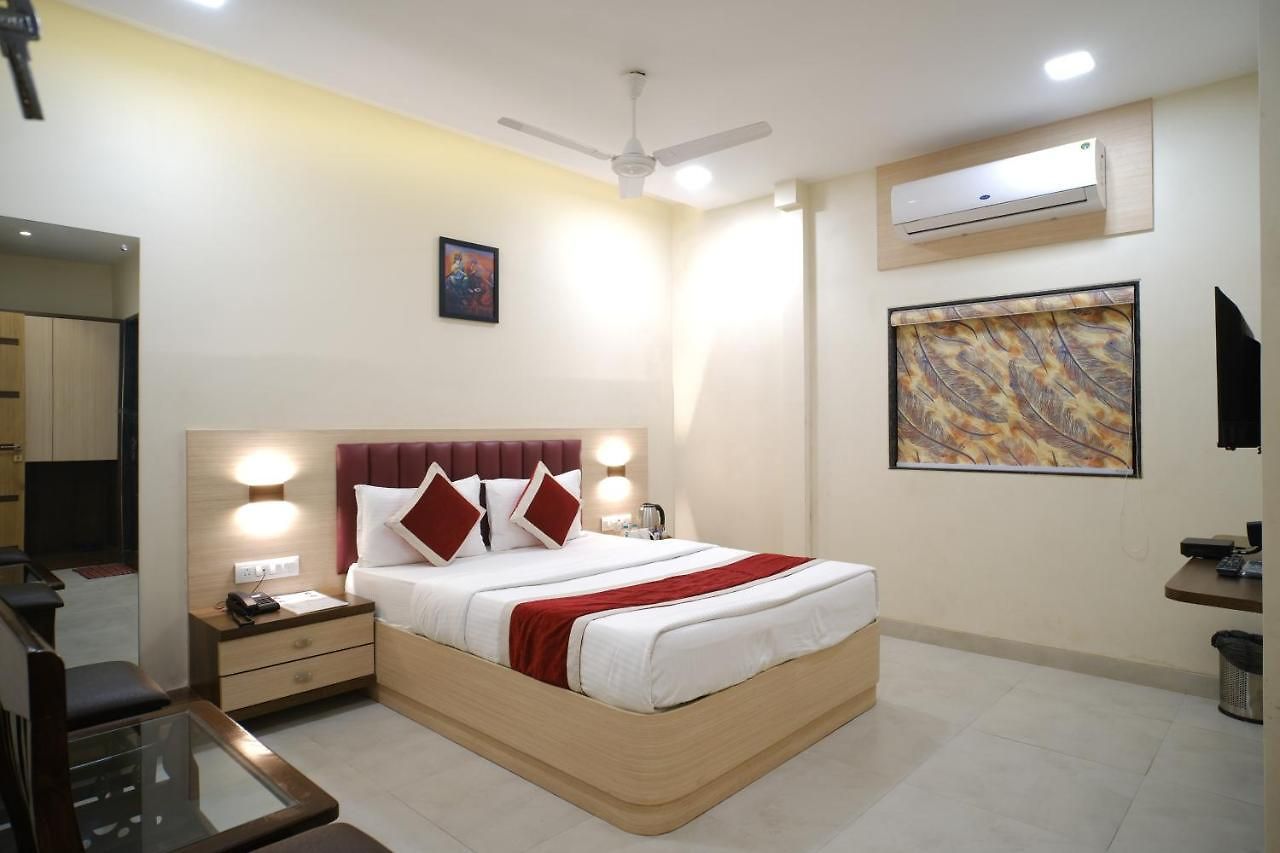 Fabhotel Saineel Hotel *