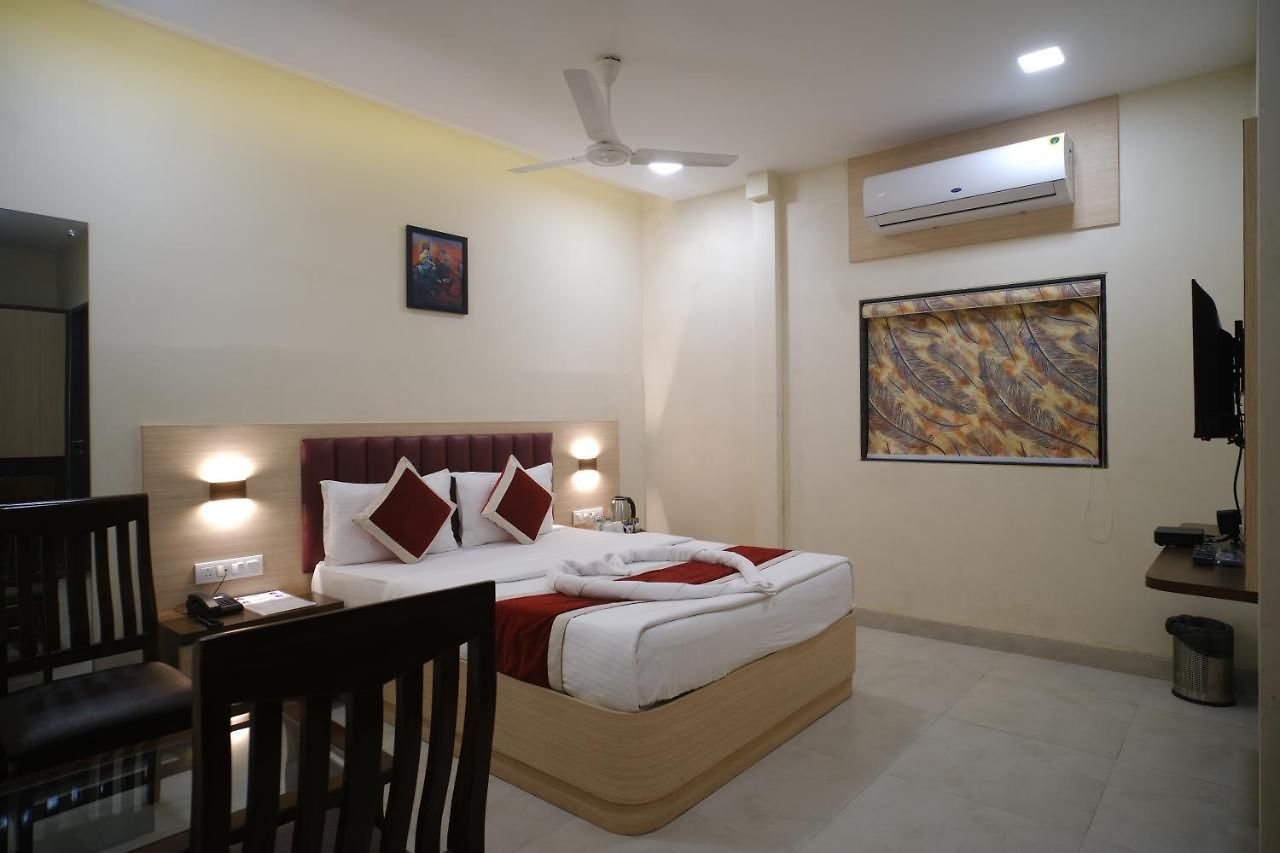 Fabhotel Saineel Hotel