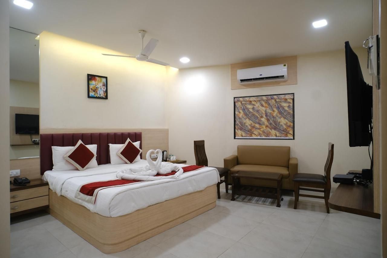 Hotel Fabhotel Saineel Mumbai