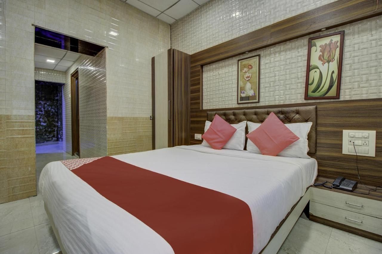 Hotel Oyo 74879 Imperial Palace 3*