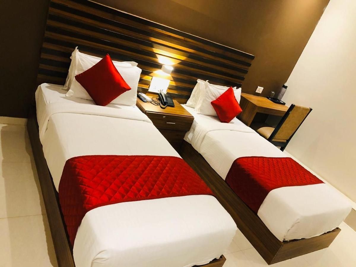 Hotel Universal Garden - Near Barc, Chembur