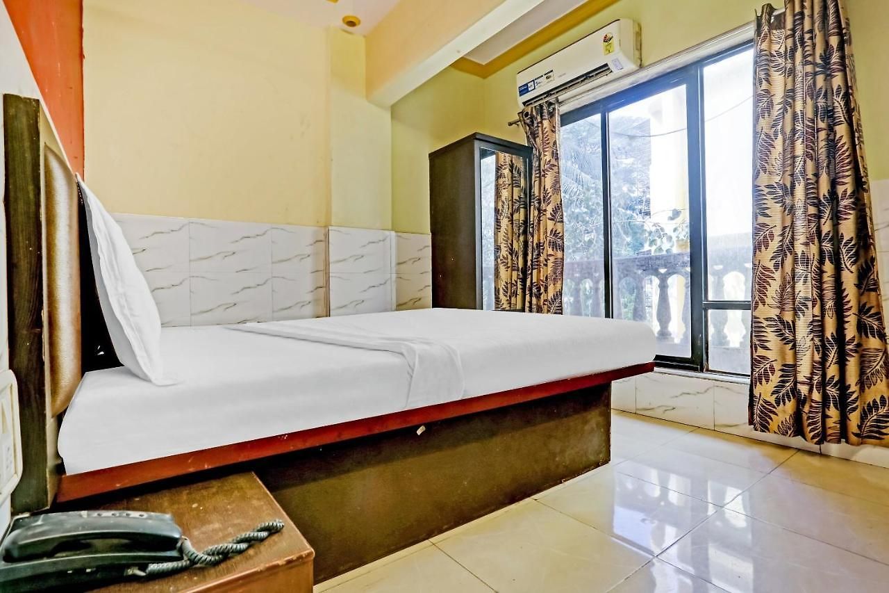 Oyo 44090 Classic Residency