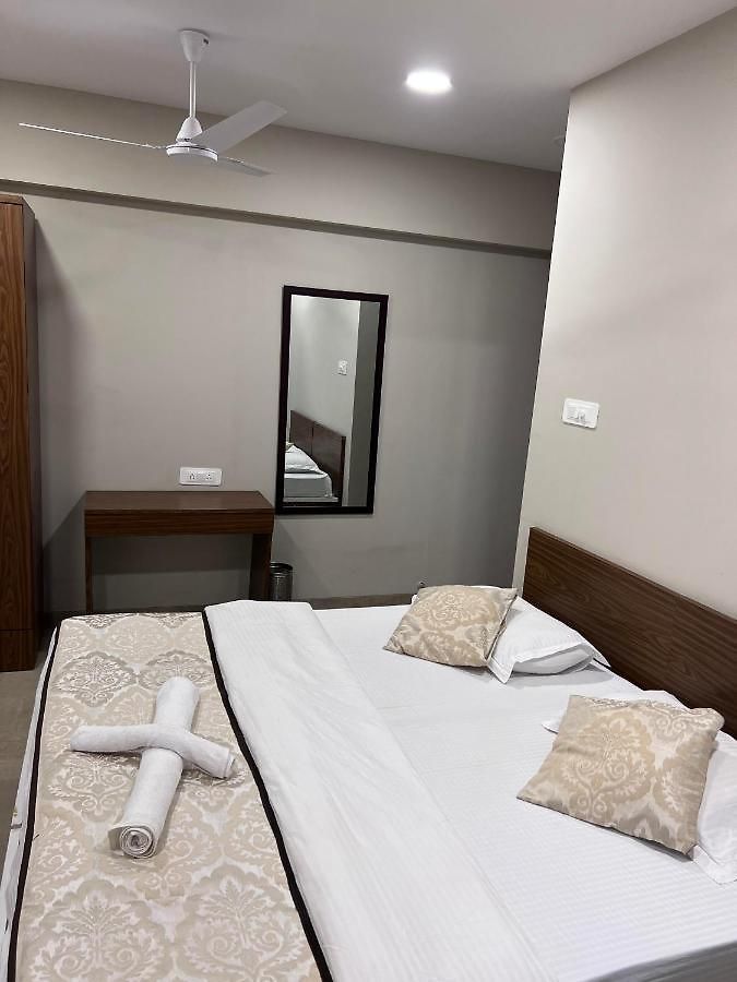 Pinakii Comfort Parle - Near Airport