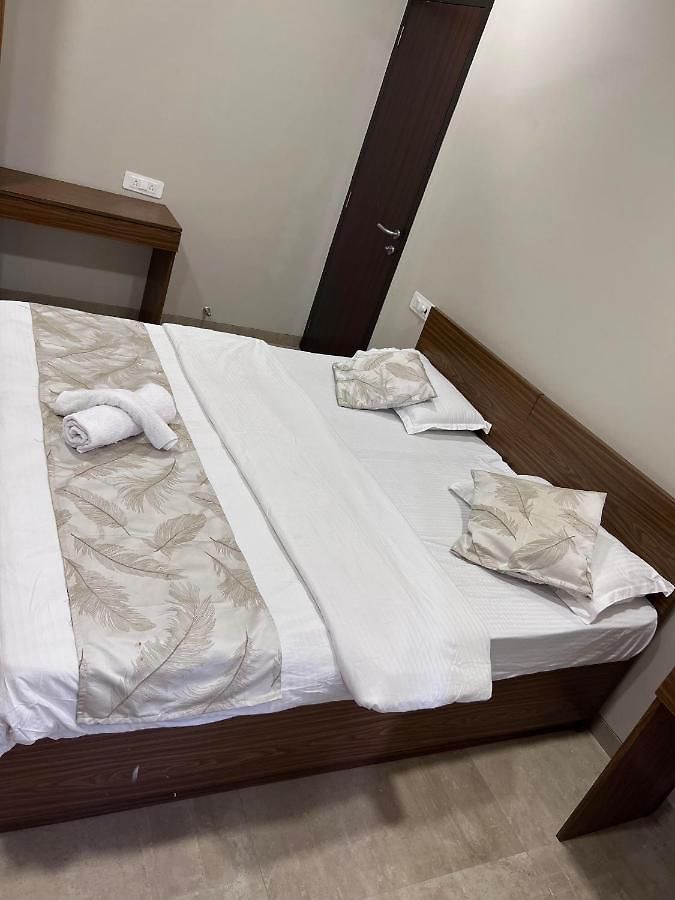 Pinakii Comfort Parle - Near Airport * Mumbai