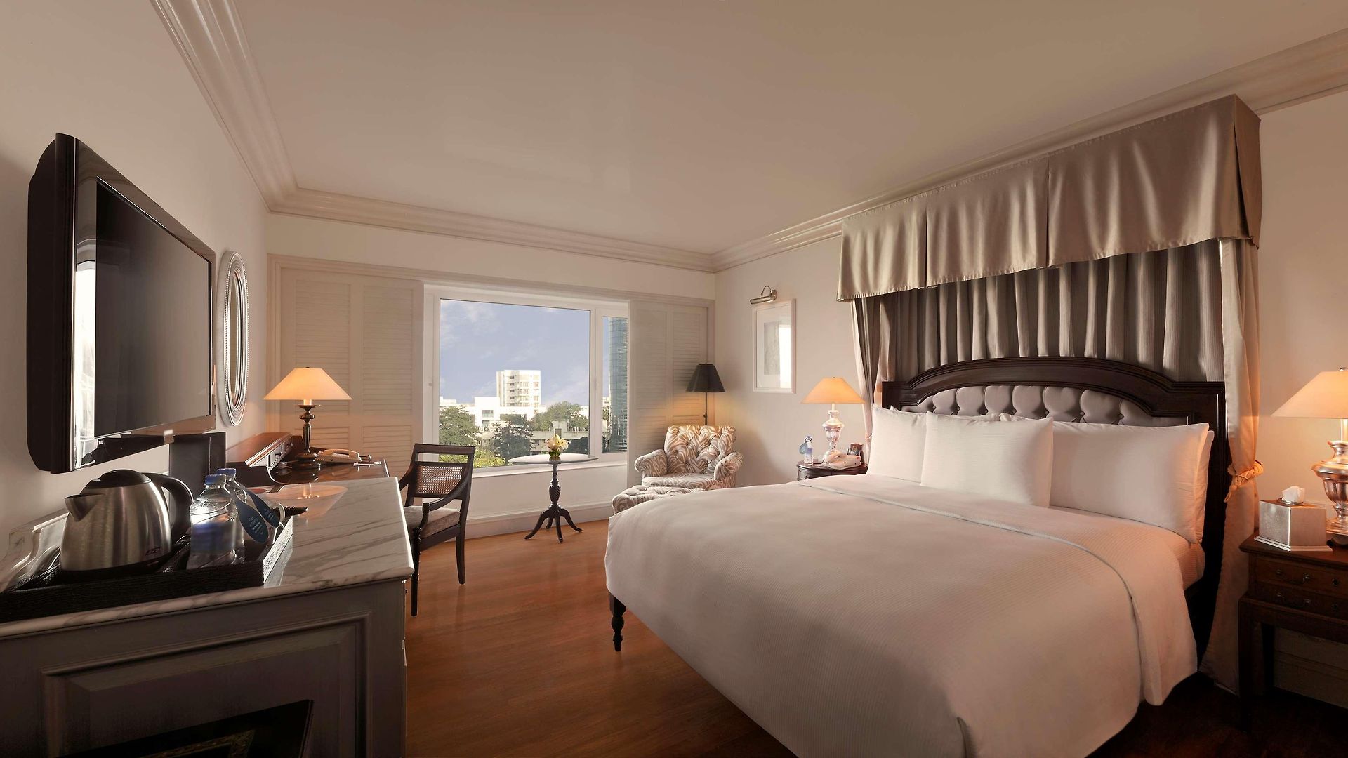 Hilton International Airport Hotel 5*