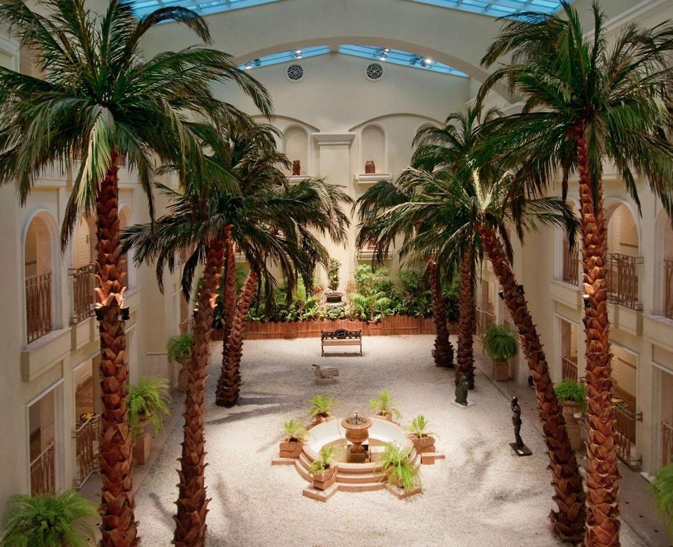 Hilton International Airport 5*