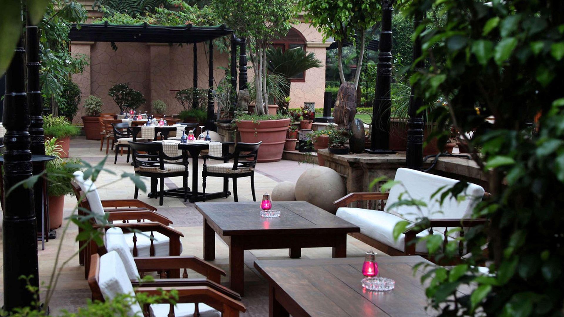 Hilton International Airport 5*