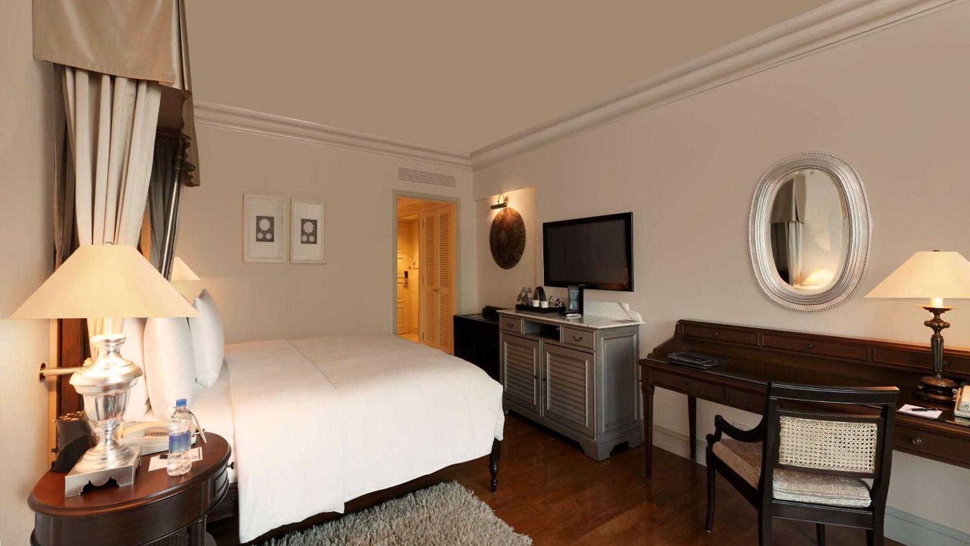 Hilton International Airport 5*