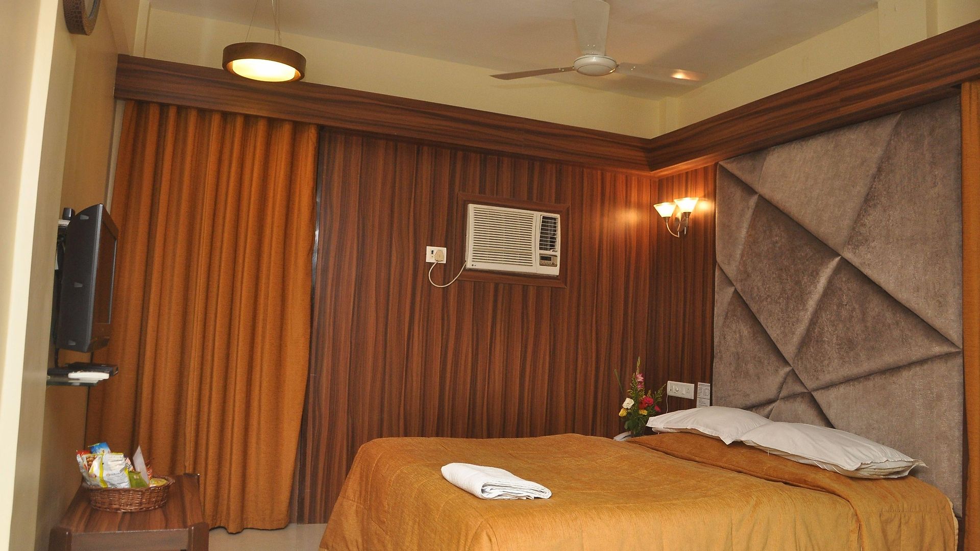 Metro Palace Bandra Hotel