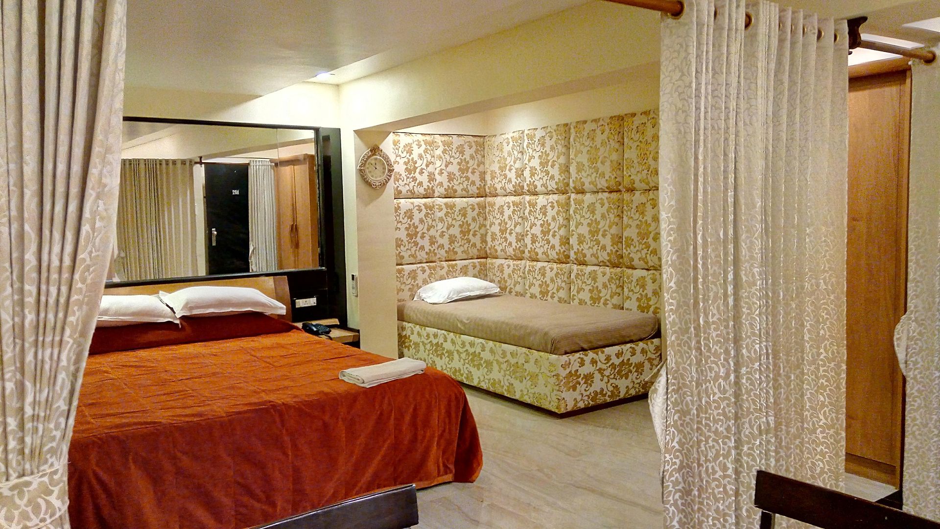 Metro Palace Bandra 3*