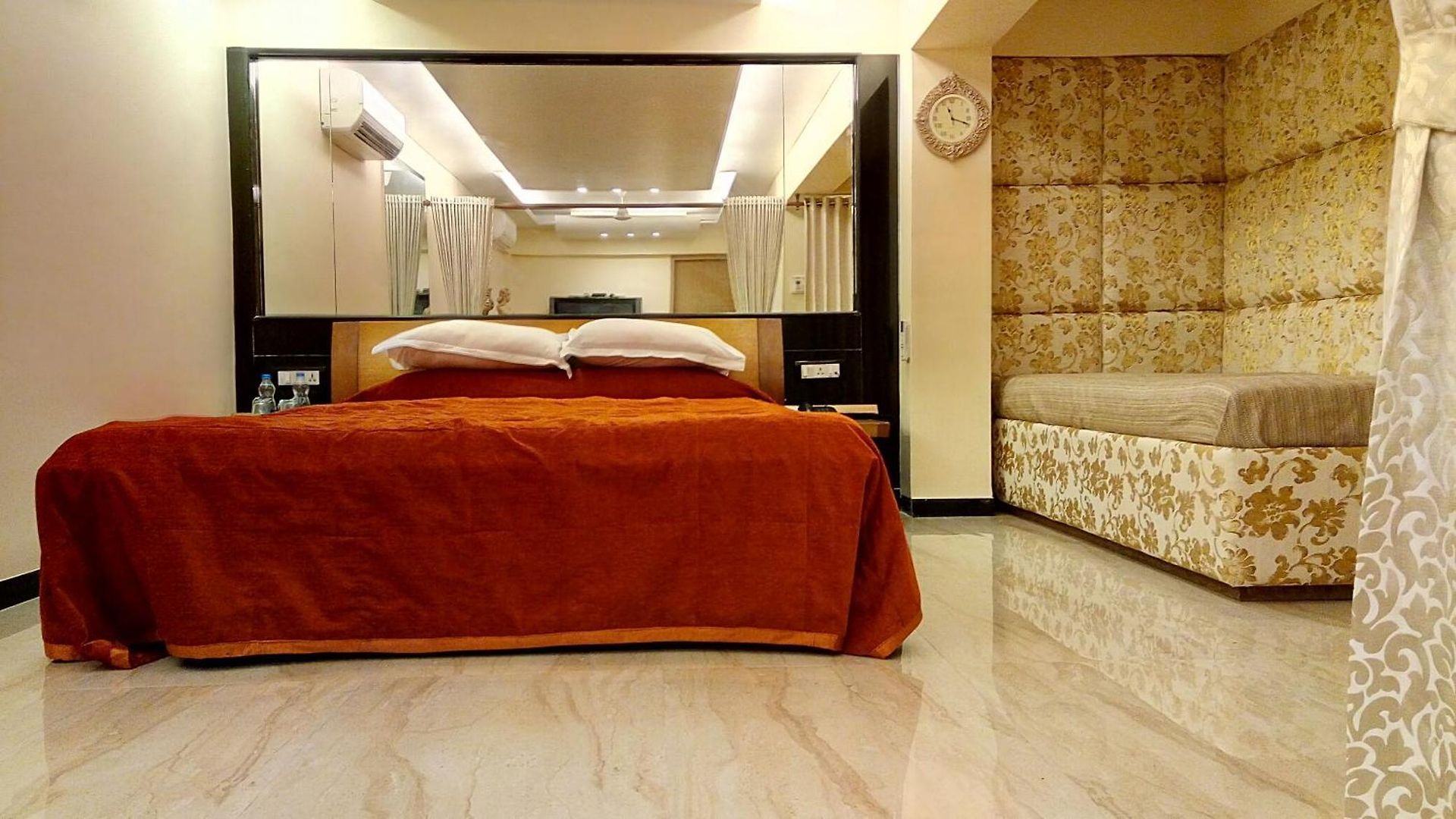 Metro Palace Bandra 3*