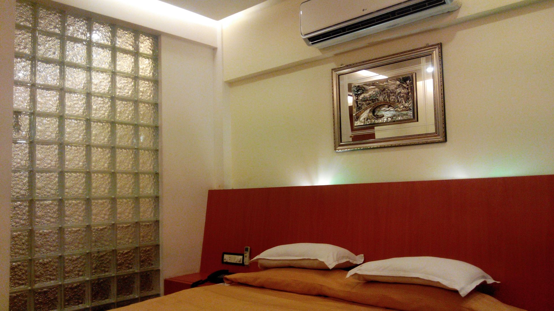 Metro Palace Bandra 3*