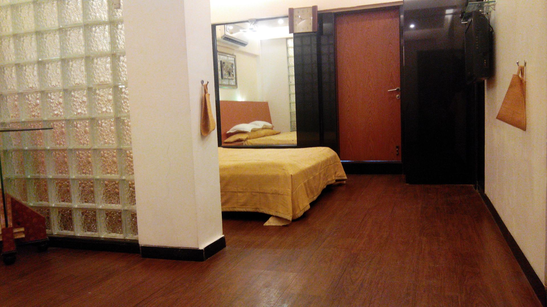 Metro Palace Bandra Hotel