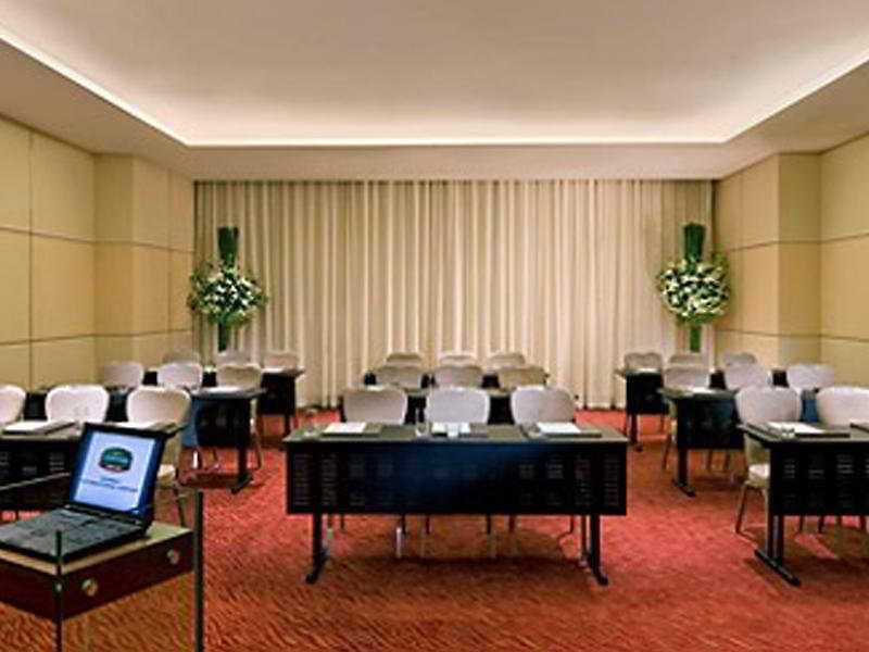 Courtyard By Marriott International Airport 5*