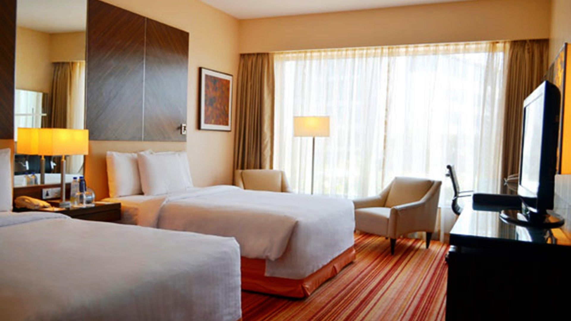 Hotel Courtyard By Marriott International Airport